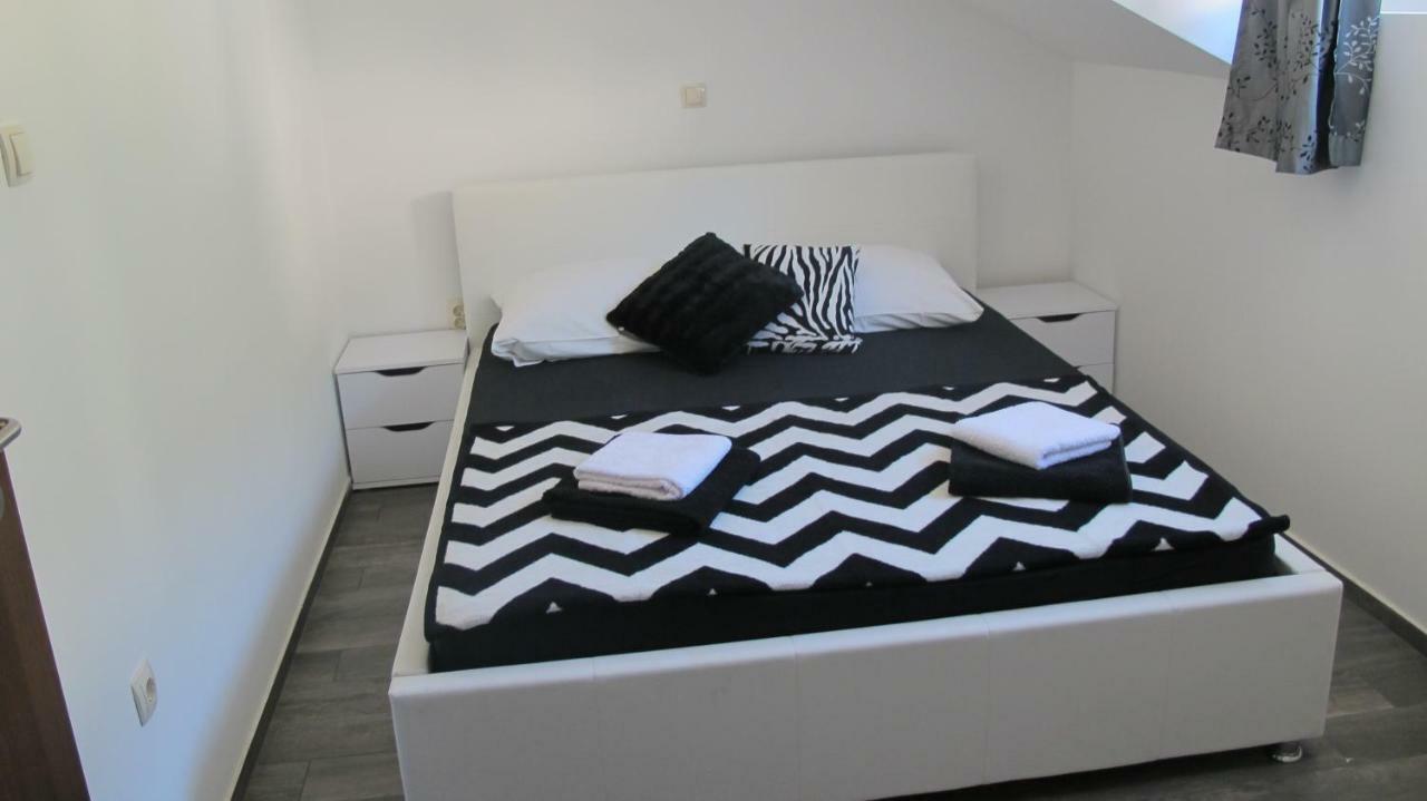 Guesthouse Ruza Sobra Apartments In The Attic Of The House Zewnętrze zdjęcie