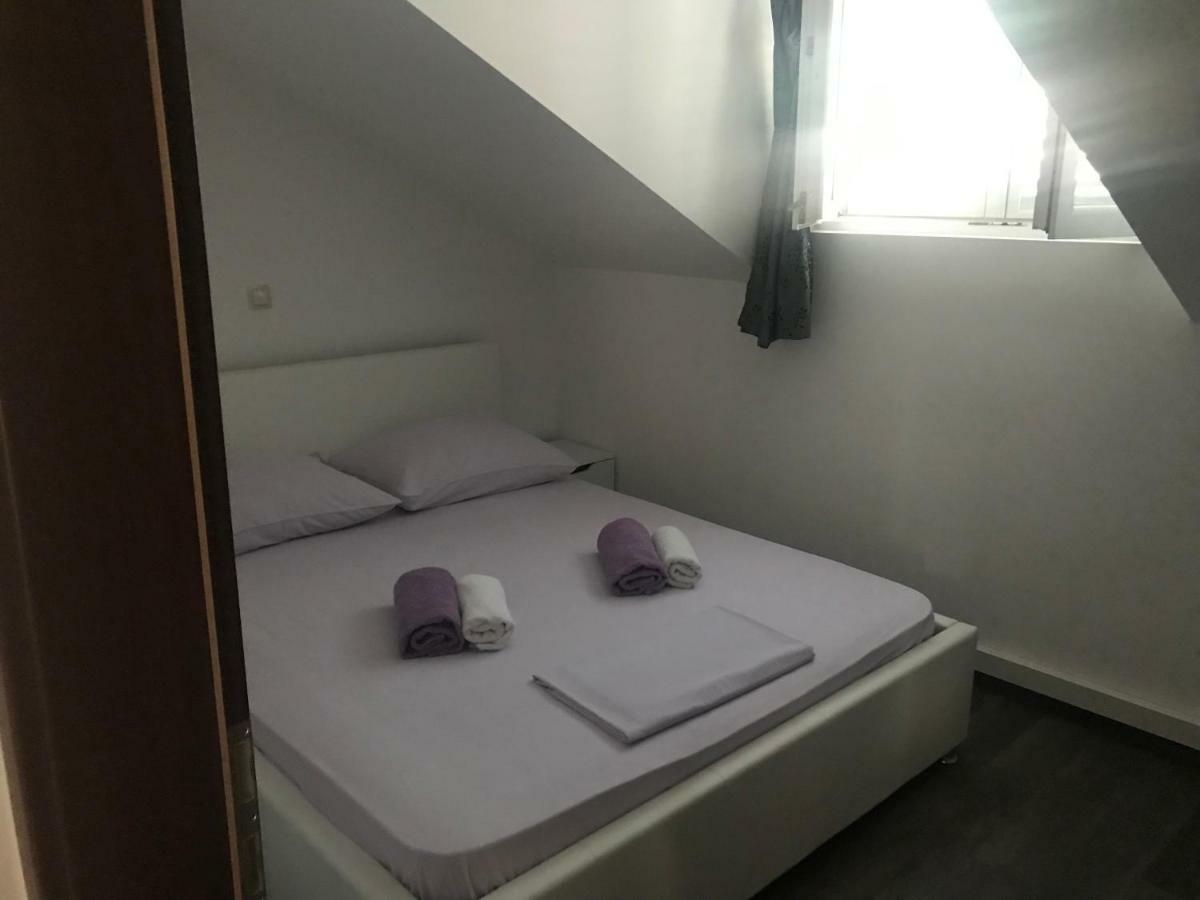 Guesthouse Ruza Sobra Apartments In The Attic Of The House Zewnętrze zdjęcie